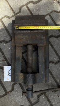 Strojní svěrák frézovací a vrtací , otočný ,naklápěcí - 10