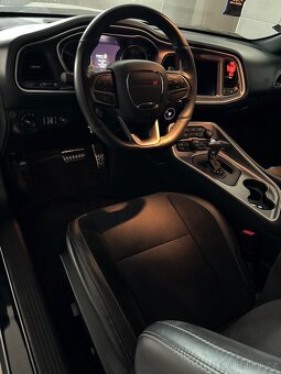 Dodge challenger 6.4 HEMI 22 000 km - 10
