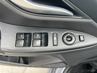 HYUNDAI iX20 1.4i 66 KW 1.MAJITEL PARK.S.VYHŘ.SEDADLA+VOLANT - 10