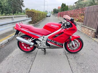 Honda vfr 750 ( rc36 ) - 10