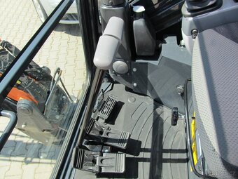 Hitachi ZAXIS 26U - 10