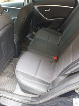 HYUNDAI i30 1.6 CRDi-2017 - 10