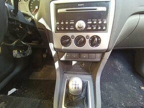 Focus 2006 1.6 16v 3 dveřové kupé HXDA 85 kw - 10