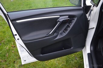 Toyota Verso 1.6i - 7 míst ,NAVI, kamera ,bez koroze - 10