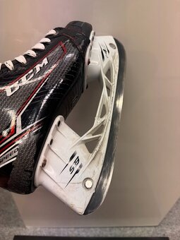 BRUSLE CCM JETSPEED FT1  vel. 41/6,5 D - 10