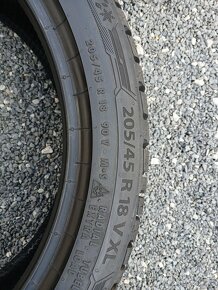 Zánovní celoroční pneu Barum 205/45/18 super vzorek 9mm - 10