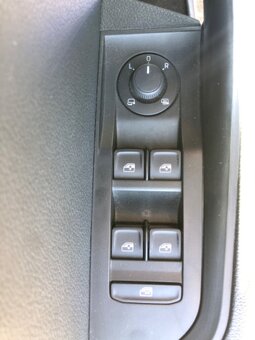 Škoda SuperB 1.majitel původ ČR najeto 42000 KM - 10