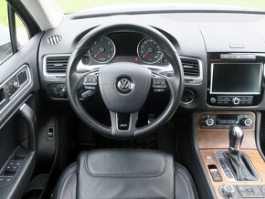 Prodám Volkswagen Touareg 3.0 TDi R-line 180 kW - 10