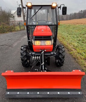Japonský traktor KUBOTA GL 25
Diesel 3 válec, 25HP - 10