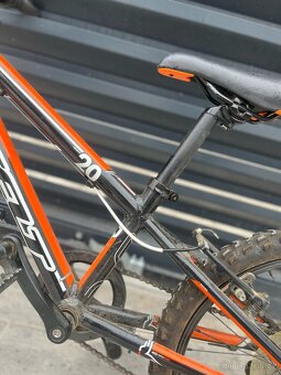 Prodám MTB dětské kolo Felt Q20S černá, 7 rychlostí - 10