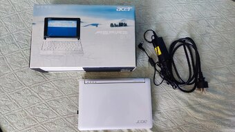 Malý notebook Acer Aspire one - 10