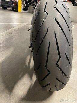 Triumph Street Triple 765 R (2022), 4000km, stav nové moto - 10