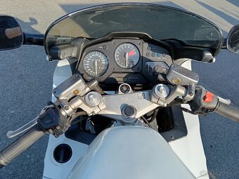Honda VFR 750 - 10