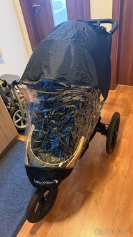 Baby Jogger Summit X3 Gold z roku 2024 - 10