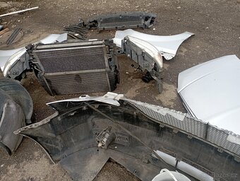 CHRYSLER GRAND VOYAGER V..PŘEDEK Z RV 2009 XENONY APOD. KO - 10