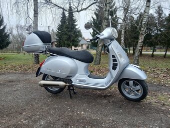 Piaggio Vespa GTS 250 - 10