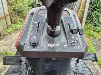 Zahradní traktor Toro DH 220 - 10