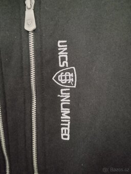 Prodám mikinu UNCS 3 nošené jak nová. Velikost 6 xxl . - 10