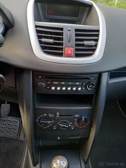 Prodám Peugeot 207 1,4 benzín, r.v. 5/2007, 151.300km - 10