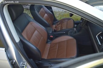 VW Golf 6 combi 2,0 103 kw Panorama Kůže Highline - 10