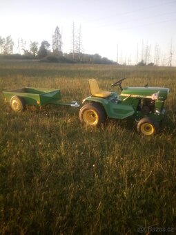 John Deere -traktůrek - 10