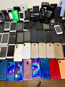 MIX 100ks dotykových telefonů - 10