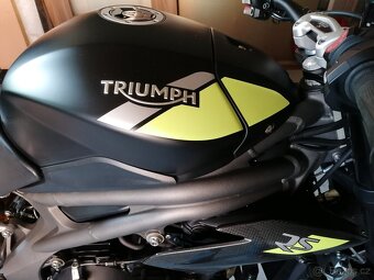 TRIUMPH Speed Triple RS 1050 - 10