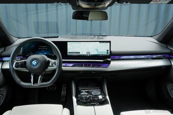 BMW i5 G60 290 kW B&W, Ventilace,Tažné - 10
