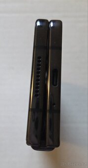 Samsung Galaxy Z Fold 4 poškozený - 10