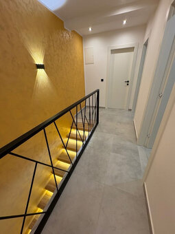 Chorvátsko-Moderný kompletne zariadený dom s bazénom - 10