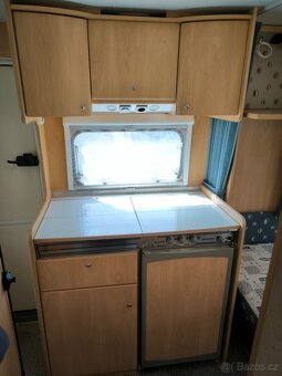 REZERVACE Karavan Burstner Fun 495 - podélné postele - 10