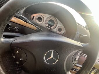 Mercedes-Benz E320 - 10