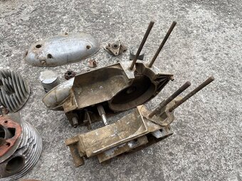 Motor jawa 250/559 Panelka rozebraný - 10