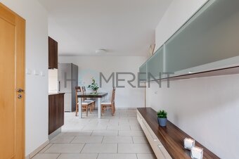 Pronájem rodinného domu 4+1, 140m² terasa, garáž, sklep - Pr - 10