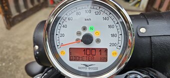 Moto Guzzi v9 Bobber - 10