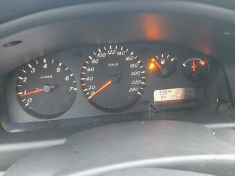 Nissan Almera 1.5 i Klima Model 2001 - 10