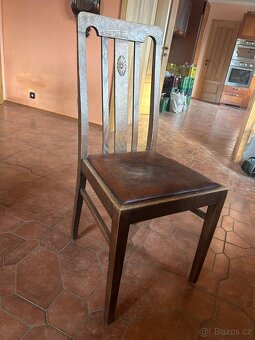 Set starožitného nábytku a hodiny pendlovky Suchý - 10