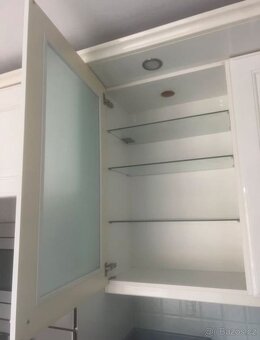 Bílá kuchyně se zánovními spotřebiči, 4805 - 10