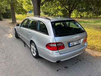 Mercedes E 280 CDI V6 (2009) - 10