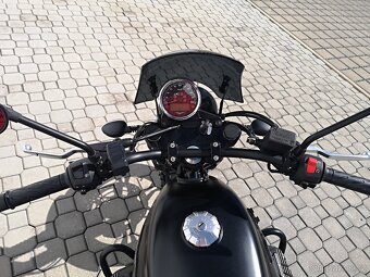Moto Guzzi V7 III Stone,nové v ČR, 2.majitel , mnoho doplňků - 10