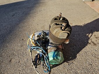 Prodám motor Velorex typ 572/350 - 10