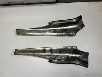 Vrchní část zadní kapsy Tatra 603-3 - 10