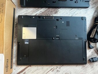 Fujitsu Lifebook U747, černý 14’ - 10