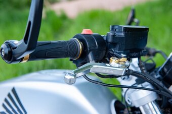 Honda CB600 Hornet s moderním LED světlem - 10