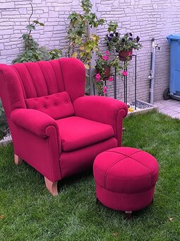 Prodám starožitné křeslo Ušák + Taburet + Lampa - 10