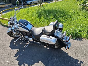 Suzuki VL 1500 Intruder - 10