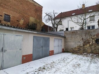 Suchá garáž  3,2×6 m  v uzavř.areálu, ve Zborovské ulice - 10