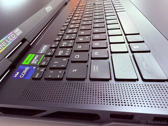 MSI TITAN 18 HX A14VIG - 10