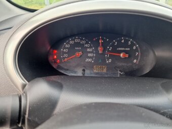 Nissan Micra 1.0 benzín (48 kW), rok 2004, najeto 195 000 km - 10