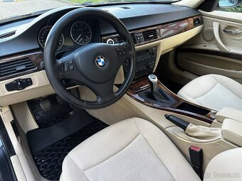 BMW E90 320i 110kW Xenony ALU R17 Tempomat El. tažné - 10